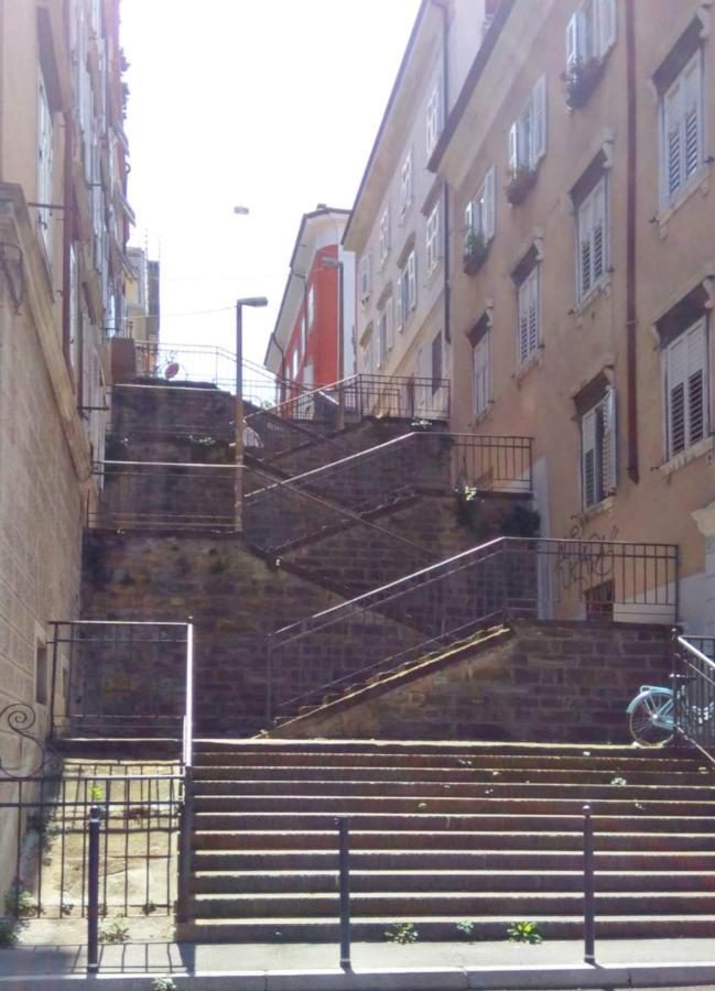 Casa Antica - Historical Apartment In Old City Center Trieste Exterior photo