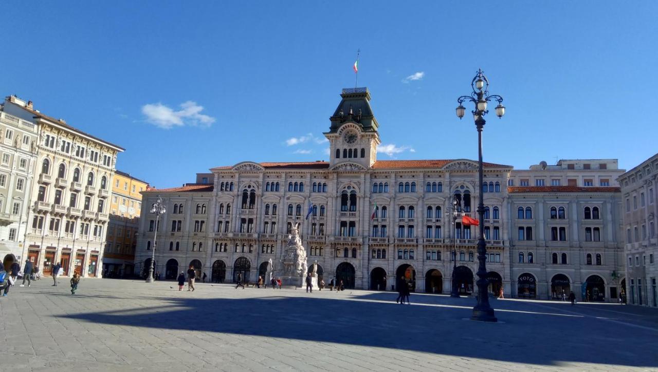 Casa Antica - Historical Apartment In Old City Center Trieste Exterior photo