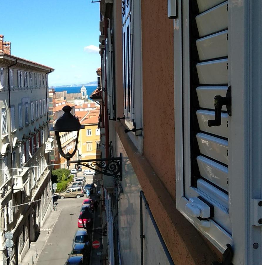 Casa Antica - Historical Apartment In Old City Center Trieste Exterior photo